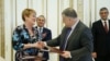 Armenia - The chief of the Armenian government staff, Davit Harutiunian (R), and Karen Hilliard, the USAID’s mission director for Armenia, sign an agreement in Yerevan, 5Feb2016.