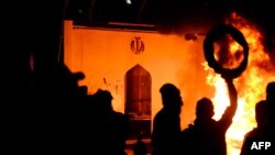 27-nji noýabrda Najaf şäherinde protestçiler Eýranyň konsulhanasyny otladylar.