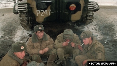 Ол әр бөлмеде өз балапанын трахает Әлеуметтік желідегі порно фотодағы мас қыздар