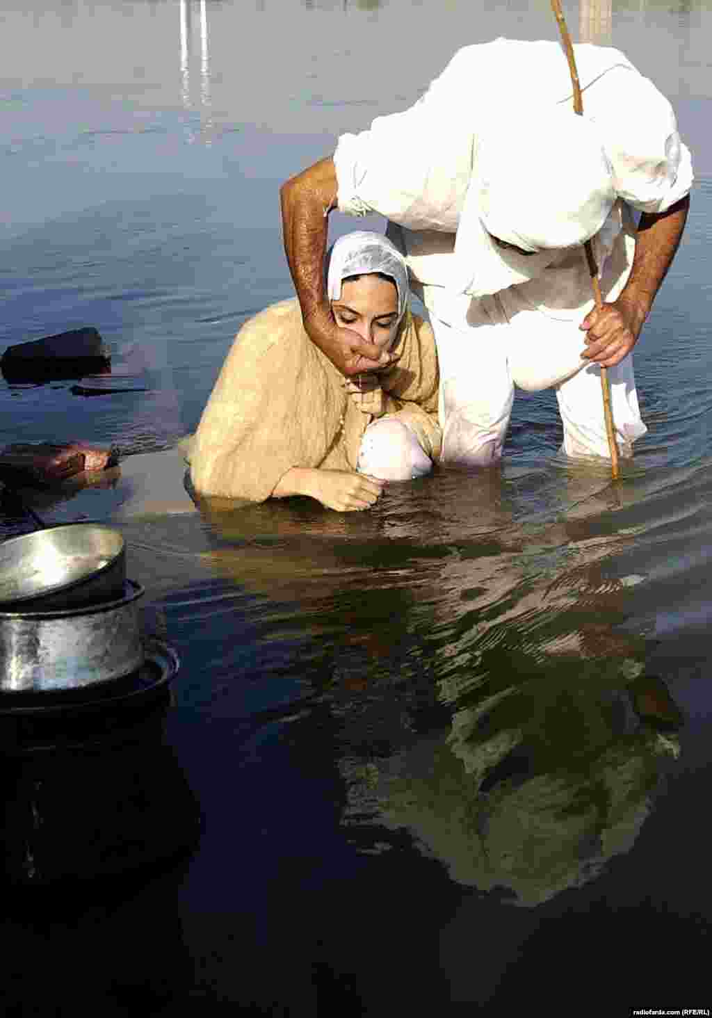 هر شخص مندائی در چهار عید بزرگ مندائی باید تعمید شود و با آرمان های هزاران ساله ی مندائی تجدید بیعت کند.