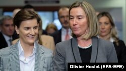 Përfaqësuesja e lartë e BE-së, Federica Mogherini dhe kryeministrja e Serbisë, Ana Bernabiq