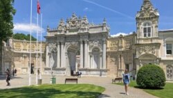 Истанбулдаги Дўлмабоғча саройи дарвозаси