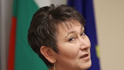 Служебният министър на икономиката Даниела Везиева е освободила трима директори