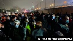  Rustawi txrmesiniň golaýyndaky protest. 3-nji noýabr, 2021. 