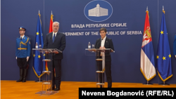 Premijer Crne Gore Zdravko Krivokapić na konferenciji za novinare sa premijerkom Srbije Anom Brnabić u Beogradu, 3. novembar 2021.