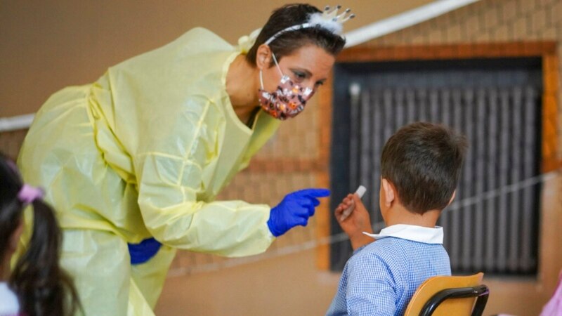 Хрватска наскоро ќе почне еднаш неделно да ги тестира учениците за коронавирус