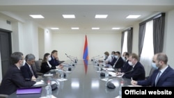 Ermənsitanın xarici işlər naziri Ararat Mirzoyan AŞPA həmməruzəçiləri finlandiyalı Kimmo Kilyunen və isveçli Boryana Aberqlə görüş zamanı