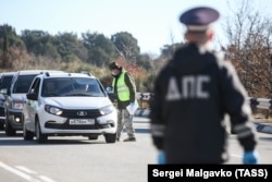 Блокпост на въезде в Севастополь