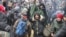 О колонне мигрантов очевидцы сообщили утром 8 ноября: более тысячи человек шли по шоссе, которое вело к КПП на границе с Польшей