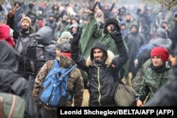 Migranți ilegali, blocați la granița dintre Belarus și Polonia, 8 noiembrie 2021.
