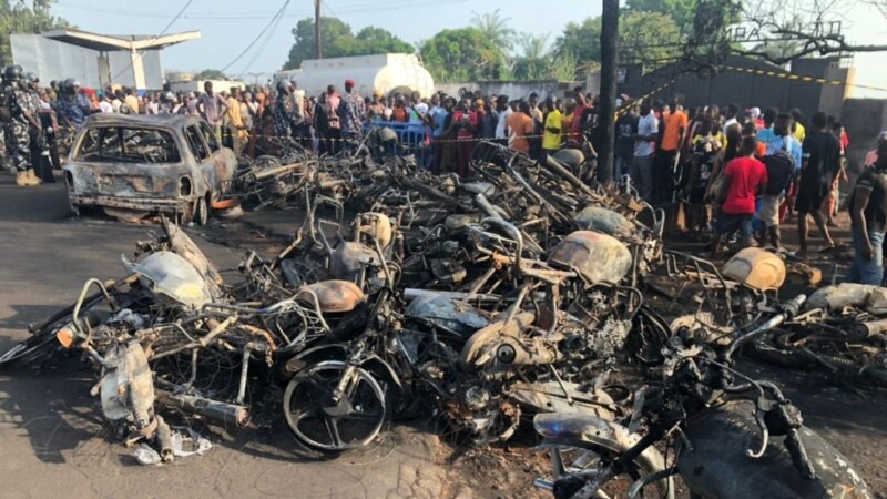 Стотина загинати во експлозија на нафтена цистерна во Сиера Леоне