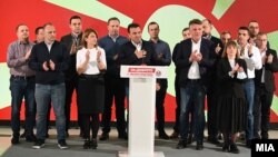 Зоран Заев на прес-конференција поднесе оставка од претседател на СДСМ и од премиер по поразот на локалните избори на 31 октомври 2021 