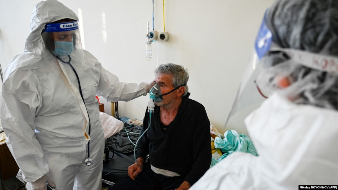 A doctor examines a patient at the Covid-19 unit of a hospital in Kjustendil, Bulgaria, where coronavirus infection rates have been soaring in recent weeks. 