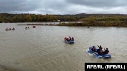Pripadnici službi za vanredne situacije u Loznici u Srbiji, 5. novembar 2021. Vežba se održava istovremeno u 24 grada i 26 opština.
