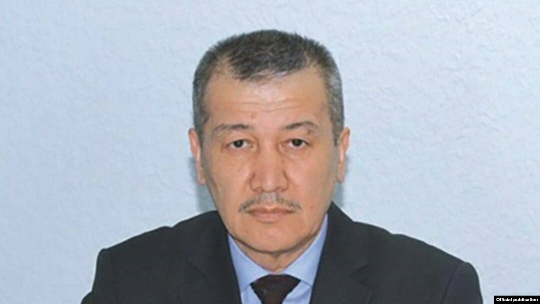 Расмий баёнотда "Ўзкомназорат" раҳбари Ғолибшер Зияев тармоқларга чеклов масаласида "нотўғри ва келишилмаган хатти-ҳаракатлар" қилгани айтилади.