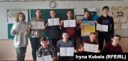 Радіодиктант пишуть старшокласники у Світлодарську Донецької області