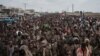 Zarobljeni pripadnici etiopske vojske idu ka rehabilitacionom centru Mekele, regija Tigraj u Etiopiji, 2. jul 2021.