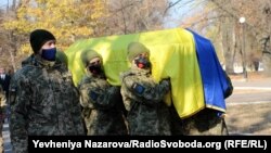 Попрощатися із загиблим прийшли його бойові побратими, запорізькі ветерани бойових дій на Донбасі, волонтери, представники обласної і міської влади