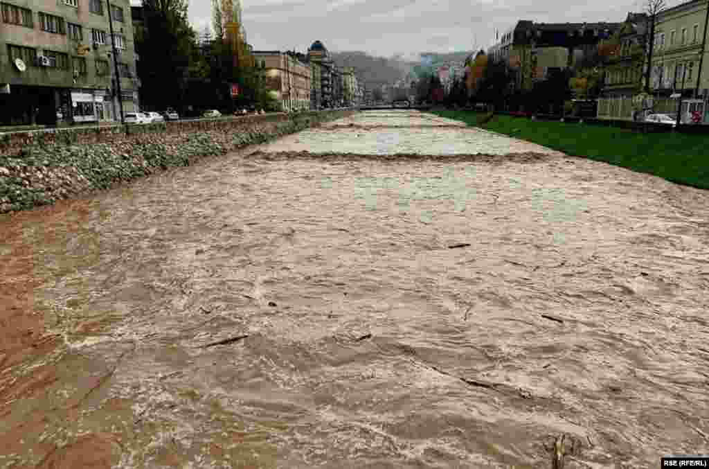 Miljacka u centru Sarajeva, 5. novembra 2021.