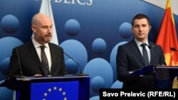 "Problem je taj što imamo kontinuirane izborne procese na lokalnom nivou", smatra Aleksa Bečić (desno), koji se 4. novembra u Podgorici susreo sa evropskim parlamentarcem Vladimirom Bilčikom (lijevo)