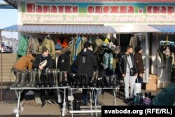 Мігранты атаварваюцца на рынку ў Ждановічах