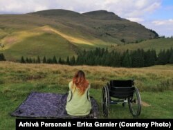 Erika Garnier consideră că spațiile publice ar trebui construite mai prietenos pentru persoanele cu dizabilități.