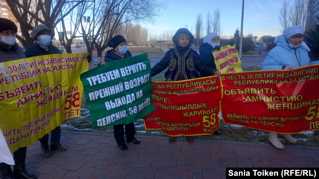 Бисексуалдардың армиясы порно фильмін қараңыз Екатеринбург тұрғыны жыныстық қатынас үшін қолма-қол ақша төлейтін бай әйелдерді іздейді.