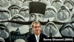 درم‌بخش در نمایشگاه آثار بزرگمهر حسین‌پور در خرداد ماه ۹۴