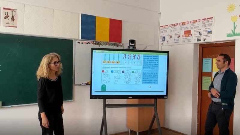 Ministerul Educației va stabili activitățile suplimentare pentru directorii și inspectorii școlari care nu-și fac obligația de predare