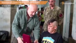 Волонтери нагородили «кіборга» відзнакою «Народний герой України»
