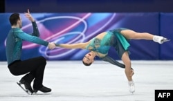 Лука Берулава мен Анастасия Метелкина олимпиадада өнер көрсетіп жатқан сәт. Милан. 16 ақпан 2026 жыл.