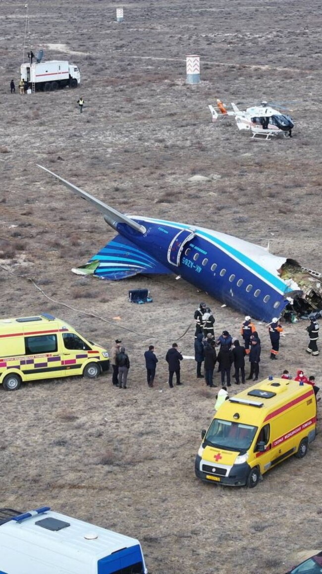 Echipele de intervenție salvează supraviețuitorii accidentului aviatic din Kazahstan