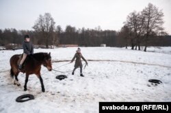 Конны спорт застаецца элітным, але ёсьць больш даступныя шляхі ўзаемадзеяньня з коньмі