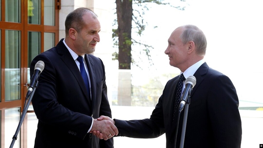 Рускиот претседател Владимир Путин и бугарскиот претседател Румен Радев на средба во Сочи во 2018 година