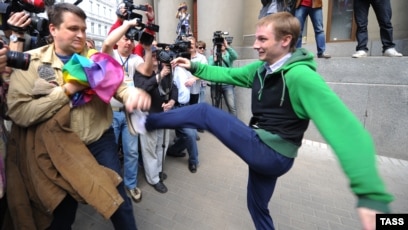 Орыс өзінің нағашы әжесін сиқырлайды