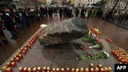 Споменикот Соловецки камен на Плоштадот Лубјанка во Москва