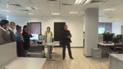Ба ғолибони озмуни Радиои Озодӣ ҷоизаҳо тақдим шуд