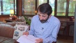 Ты нам нужен живым – украинский художник читает письмо Сенцову (видео)