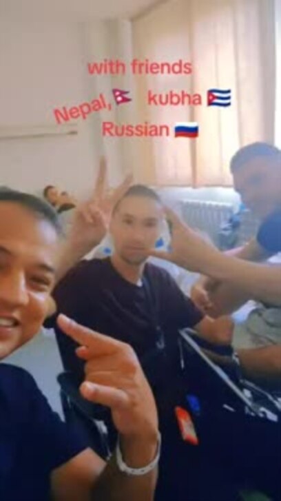 Пракаш Пахари с соседями по больничной палате