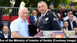 The current commander of the gendarmerie, Dejan Lukovic (right), praised Goran Radosavljevic’s work as he handed him a plaque on June 30 in Novi Sad.