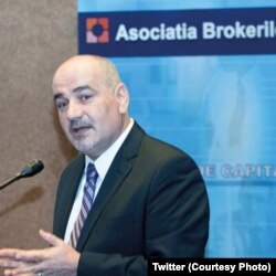 Economistul Adrian Mitroi recomandă plata creditelor în avans, în măsura în care este posibil.