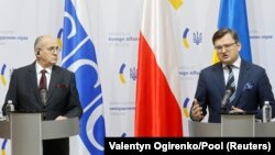 UKRAINE – OSCE Chairman-in-Office, Poland's Minister for Foreign Affairs Zbigniew Rau and Ukraine's Foreign Minister Dmytro Kuleba attend a joint news conference in Kyiv, February 10, 2022