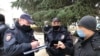 Российская полиция переписывает данные крымских татар, пришедших поддержать задержанных в ходе обысков (+фото)