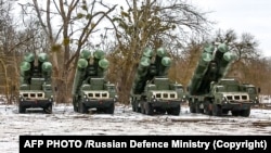 Rachete antiaeriene S-400 care iau parte la manevrele militare ruso-belaruse, imagine pusă la dispoziție de Ministerul rus al Apărării, 9 februarie 2022.