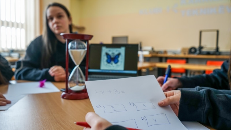 Shtesa e përvojës: Si u shkelën të drejtat e rreth 90 mijë punonjësve të sektorit publik