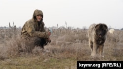 Василий Андрусяк вместе с собакой Бароном
