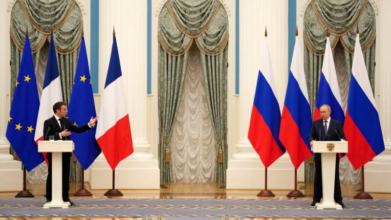Macron dhe Putin bisedojnë për krizën në Ukrainë