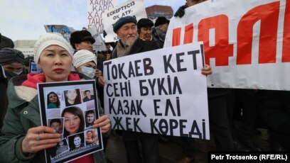 Жалаңаш ауыл әйелі ит стиліндегі порно түсіреді