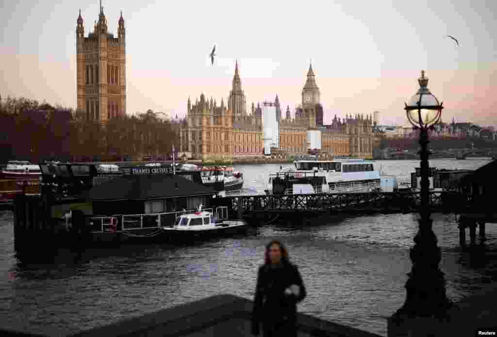 A londoni Temzéből is vettek mintát a tanulmányhoz. A folyókban megtalálható gyógyszerkészítmények hosszú távú hatása egyelőre ismeretlen, a fogamzásgátlók vízi élővilágra gyakorolt negatív hatását azonban már megállapították a tudósok, akik attól is tartanak, hogy a folyókban is megtalálhatók az antibiotikumok, emiatt csökkenhet a hatásosságuk