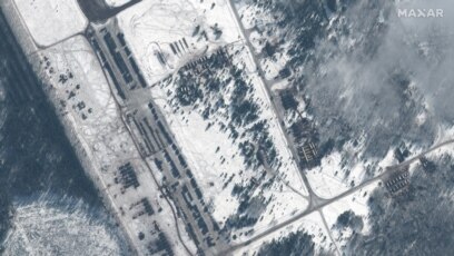 Няколко експлозии са станали в района на военното летище Зябровка